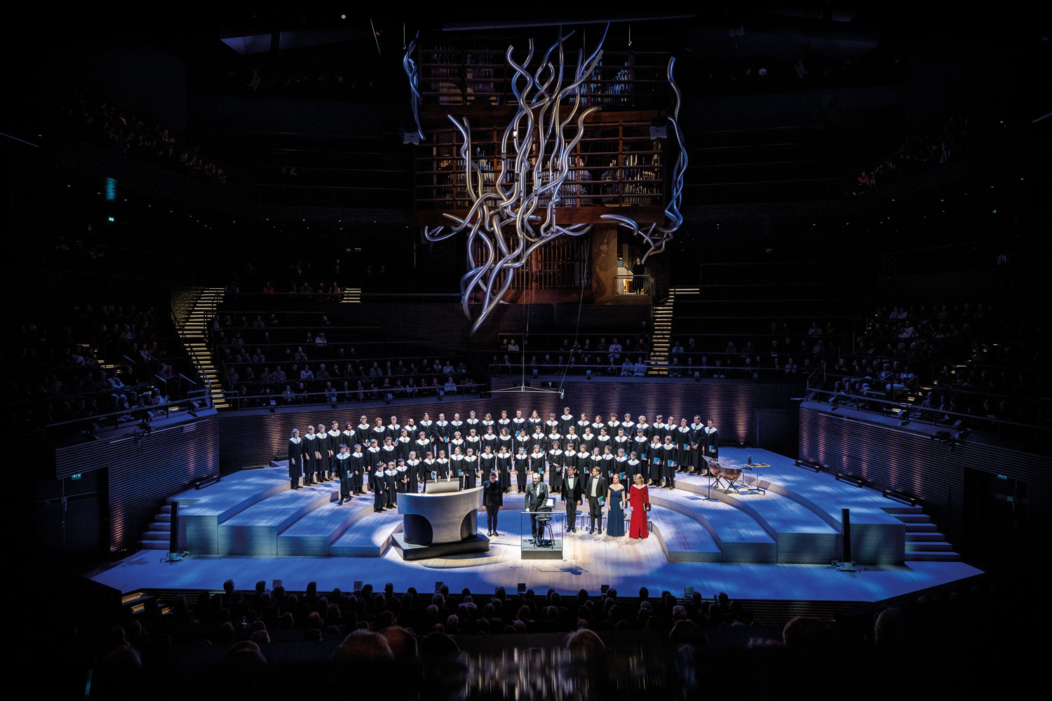 The boys’ choir Cantores Minore, conducted by Hannu Norjanen, sing in a celebratory concert with the new organ (photo: Sakari Röyskö)